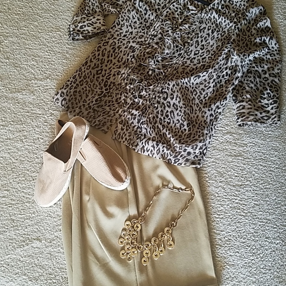 Chaus, 0141, vintage button down Animal Print blouse, elegant,  sz 6 - Picture 7 of 10